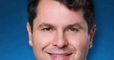 Alexandre Curi deixa o PSD assina com Republicanos.