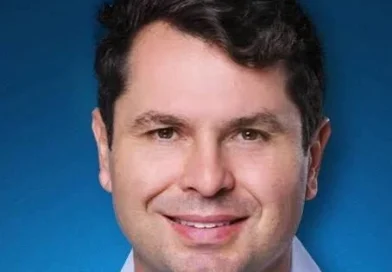 Alexandre Curi deixa o PSD assina com Republicanos.