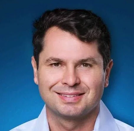 Alexandre Curi deixa o PSD assina com Republicanos.