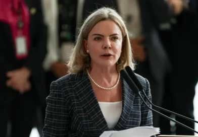 Gleisi Hoffmann deverá disputar o Senado Federal.