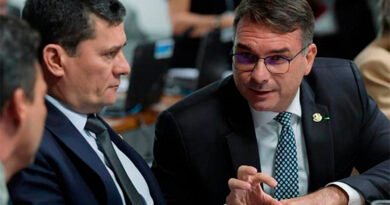 Flavio Bolsonaro poderá apoiar Sergio Moro no Paraná.