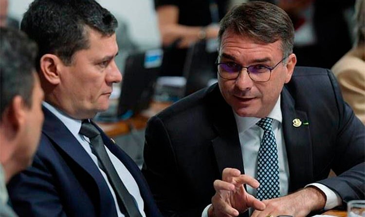 Flavio Bolsonaro poderá apoiar Sergio Moro no Paraná.