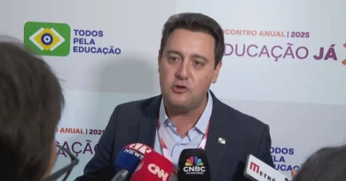 Ratinho Jr decidiu permanecer no cargo.