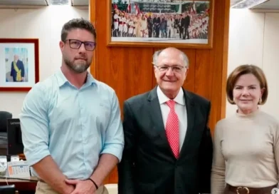 Requião Filho busca apoio do PSB e reforça aliança com Lula em agenda em Brasília
