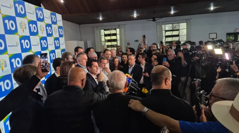 Alexandre Curi oficializa candidatura ao Senado e reforça chapa governista no Paraná