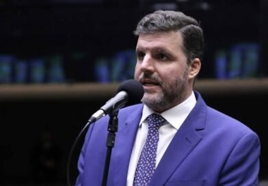 PEDRO LUPION DEIXA PRESIDÊNCIA DO REPUBLICANOS E ABANDONA PALANQUE DE SANDRO ALEX PARA FICAR COM MORO.