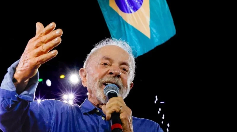 Lula promete regulamentar plataformas digitais após reeleição.